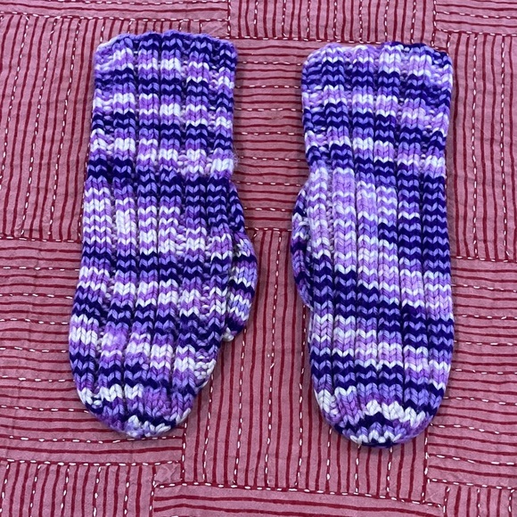 Purple and White handKnit wool Mittens - Picture 9 of 9